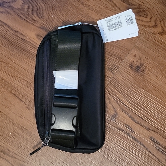 NWT Lululemon Everywhere Belt Bag - Picture 4 of 4